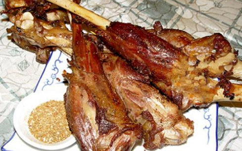 鄭州哪家學(xué)烤羊腿技術(shù)？