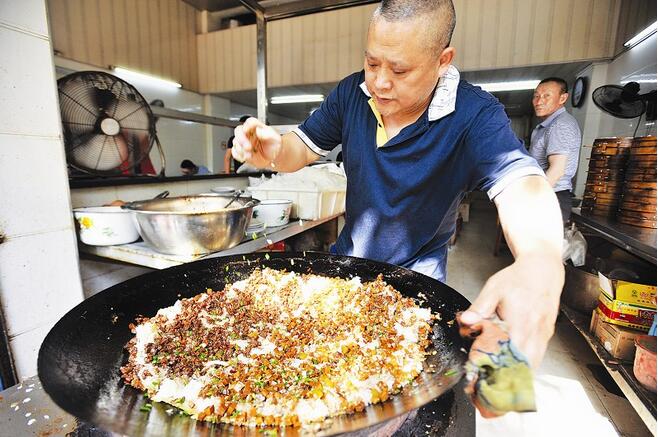 舌尖上的武漢：豆皮獲導演盛贊